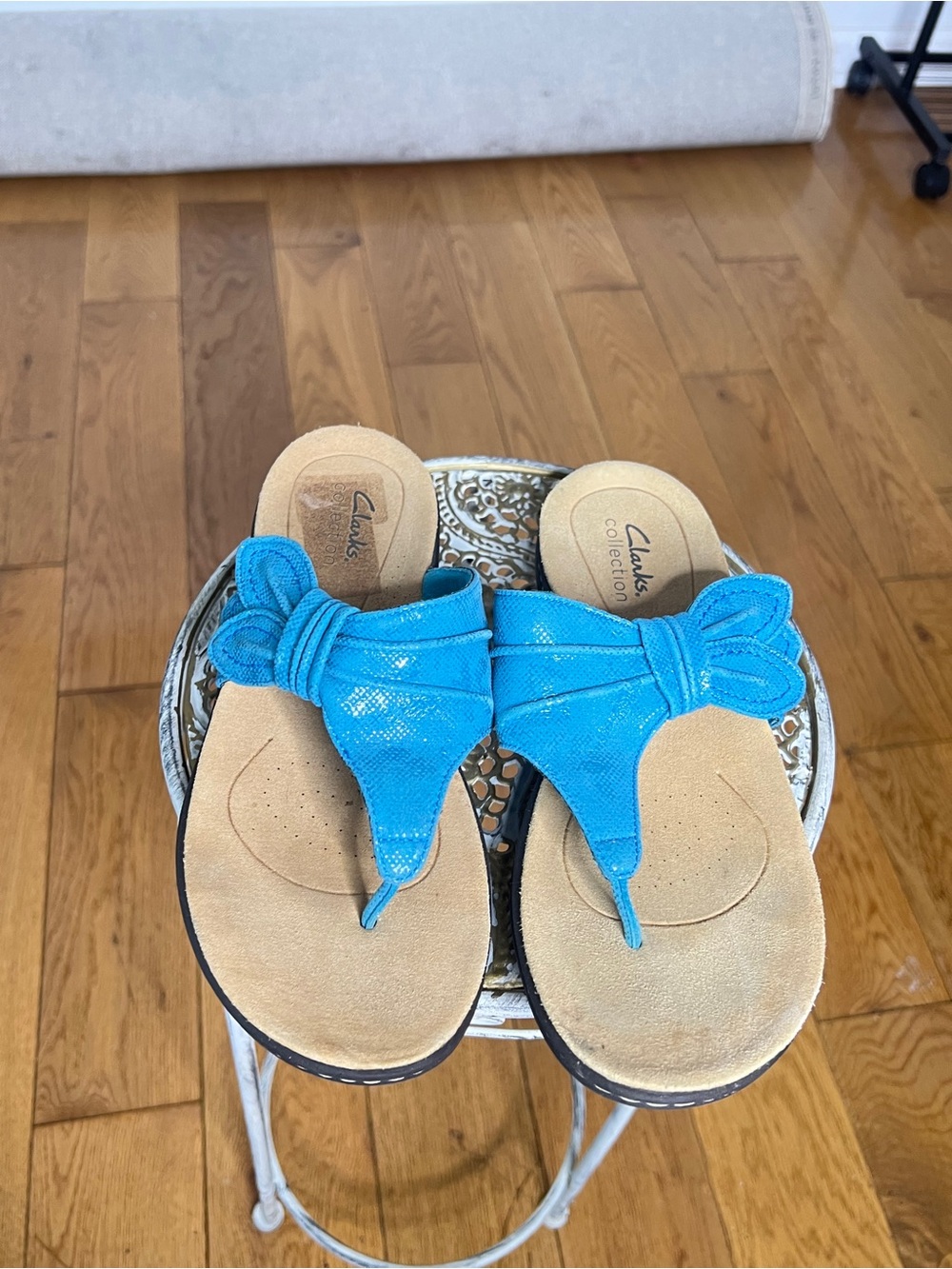 Clarks Turquoise Bow Thong Sandals